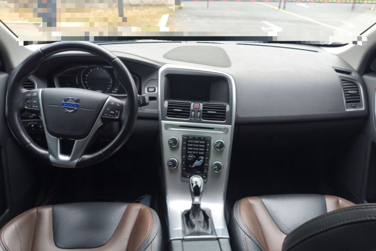 Used Volvo XC60 2017 T5 AWD Smart Upgrade Edition Center Console