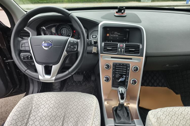 Used Volvo XC60 2017 T5 Smart Upgrade Edition Center Console