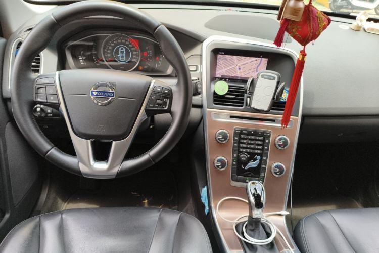 Used Volvo XC60 2017 T5 AWD Smart Upgrade Edition Center Console