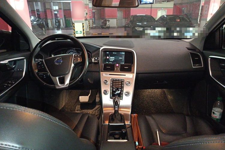 Used Volvo XC60 2017 T5 AWD Smart Upgrade Model Center Console