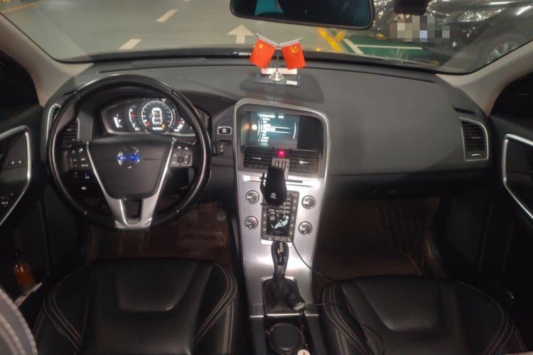 Used Volvo XC60 2017 T5 AWD Smart Range Edition Center Console