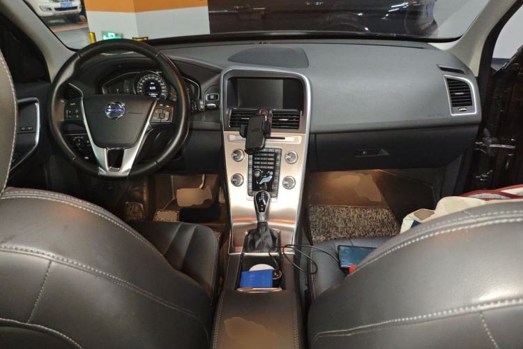 Used Volvo XC60 2017 T5 Smart Upgrade Edition Center Console