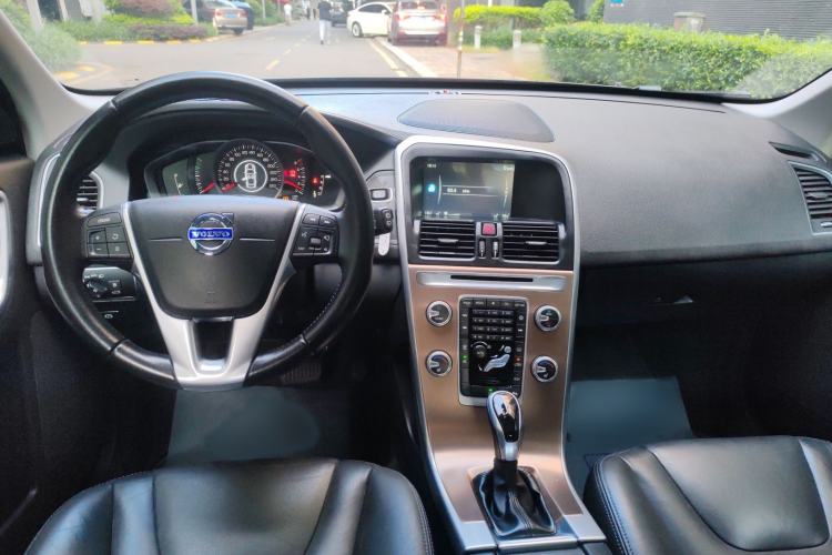 Used Volvo XC60 2017 T5 Smart Upgrade Edition Center Console