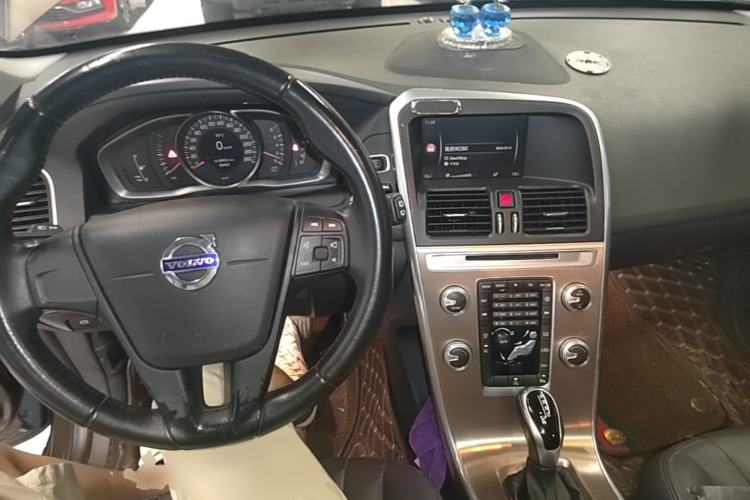 Used Volvo XC60 2017 T5 Smart Upgrade Edition Center Console