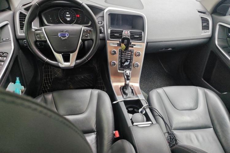 Used Volvo XC60 2017 T5 AWD Smart Upgrade Edition Center Console