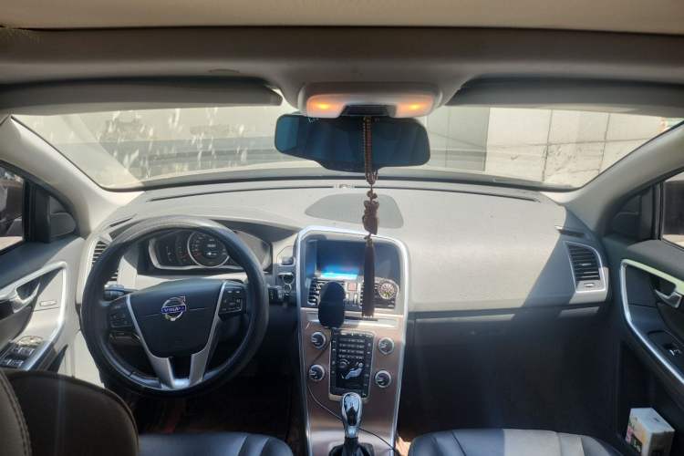 Used Volvo XC60 2017 T5 Smart Upgrade Edition Center Console