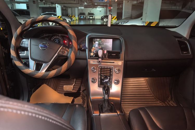 Used Volvo XC60 2017 T5 Smart Upgrade Edition Center Console