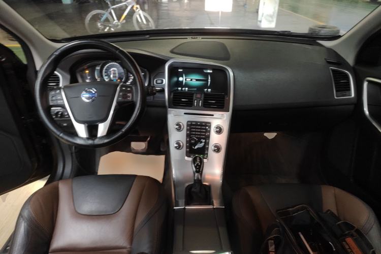 Used Volvo XC60 2017 T5 AWD Smart Range Edition Center Console
