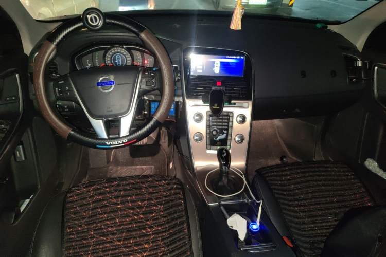 Used Volvo XC60 2017 T5 Smart Upgrade Edition Center Console