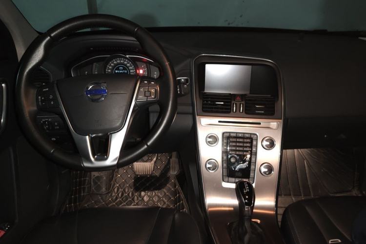 Used Volvo XC60 2017 T5 Smart Upgrade Edition Center Console