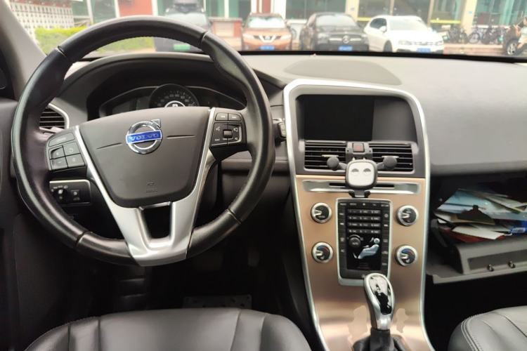 Used Volvo XC60 2017 T5 Smart Upgrade Edition Center Console