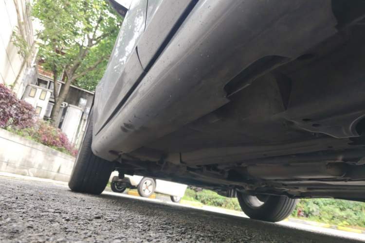 Used Volvo XC60  Chassis Rear Left