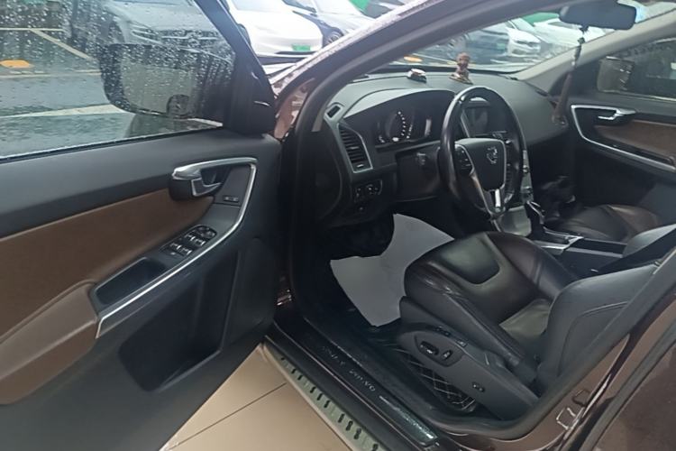 Used Volvo XC60 2017 T5 AWD Smart Range Edition Driver Seat