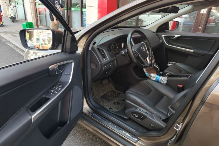Used Volvo XC60 2017 T5 AWD Smart Upgrade Edition Driver Seat