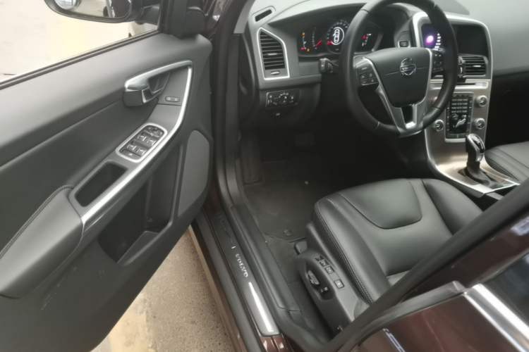 Used Volvo XC60 2017 T5 AWD Smart Upgrade Edition Driver Seat