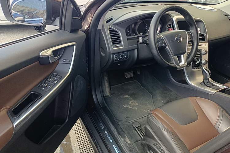 Used Volvo XC60 2017 T5 AWD Smart Upgrade Edition Driver Seat