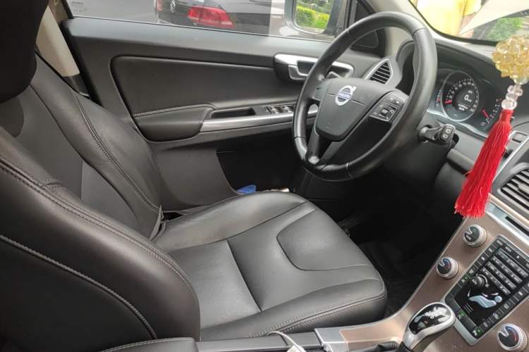 Used Volvo XC60 2017 T5 Smart Upgrade Edition Driver Seat