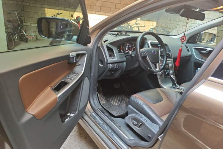 Used Volvo XC60 2017 T5 AWD Smart Range Edition Driver Seat
