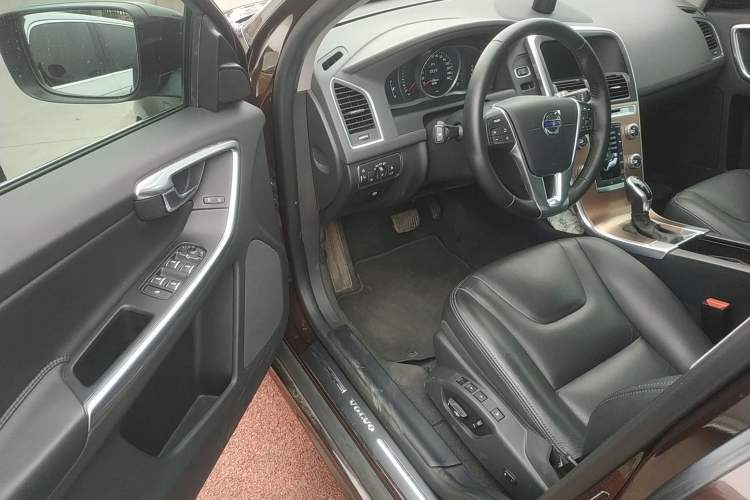 Used Volvo XC60 2017 T5 AWD Smart Upgrade Edition Driver Seat