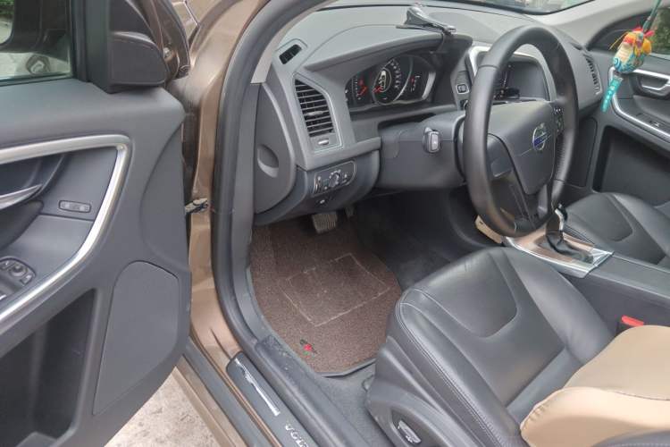Used Volvo XC60 2017 T5 Smart Upgrade Edition Driver Seat