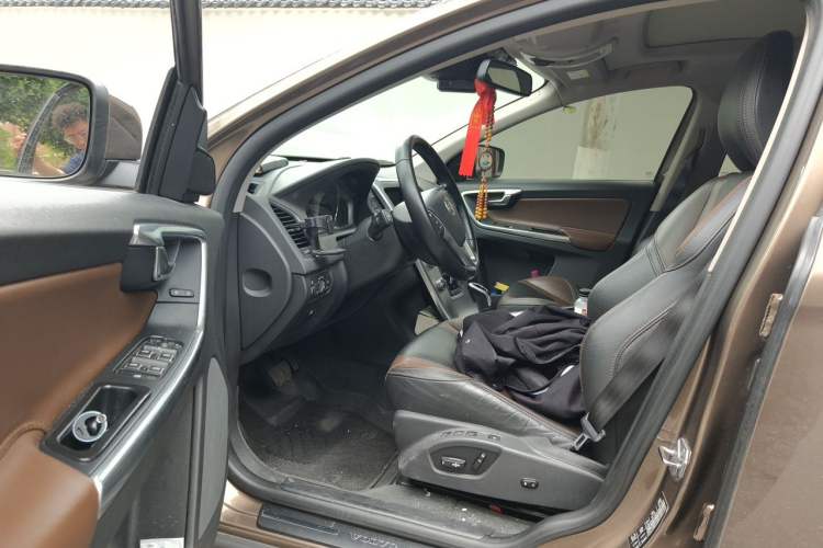 Used Volvo XC60 2017 T5 AWD Smart Range Edition Driver Seat