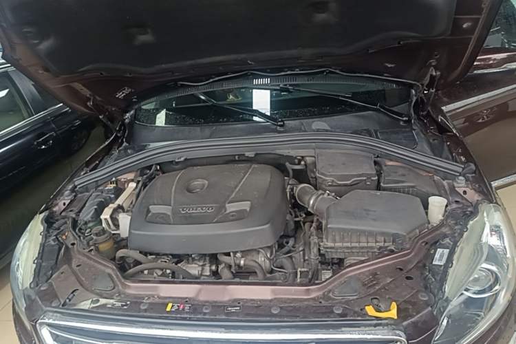Used Volvo XC60 2017 T5 AWD Smart Range Edition Engine Bay
