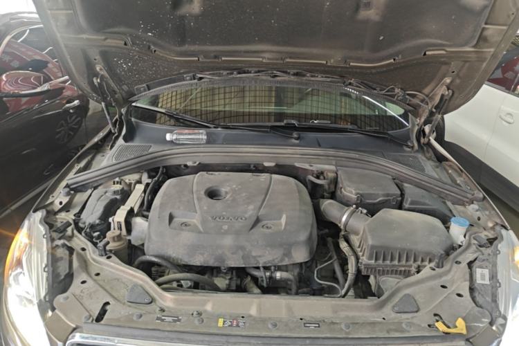 Used Volvo XC60 2017 T5 AWD Smart Upgrade Edition Engine Bay