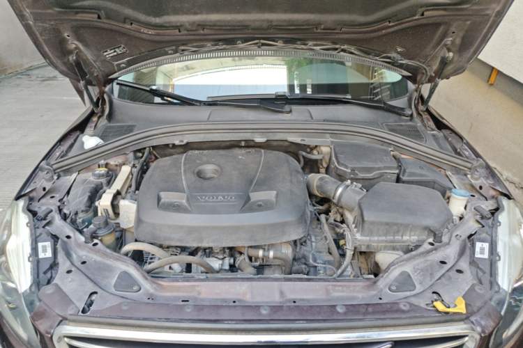 Used Volvo XC60 2017 T5 AWD Smart Upgrade Edition Engine Bay