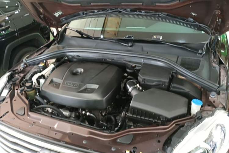 Used Volvo XC60 2017 T5 AWD Smart Upgrade Edition Engine Bay
