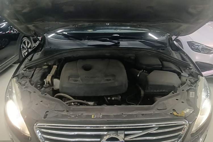 Used Volvo XC60 2017 T5 AWD Smart Upgrade Model Engine Bay