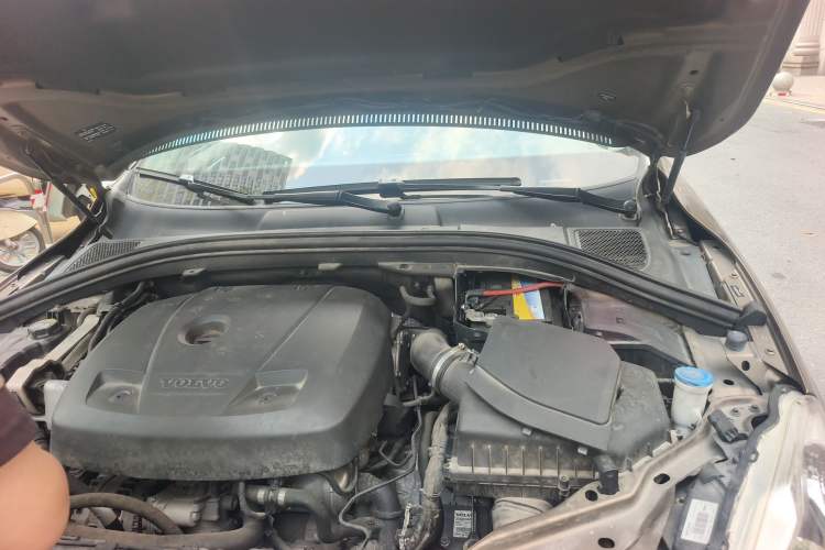 Used Volvo XC60 2017 T5 Smart Upgrade Edition Engine Bay
