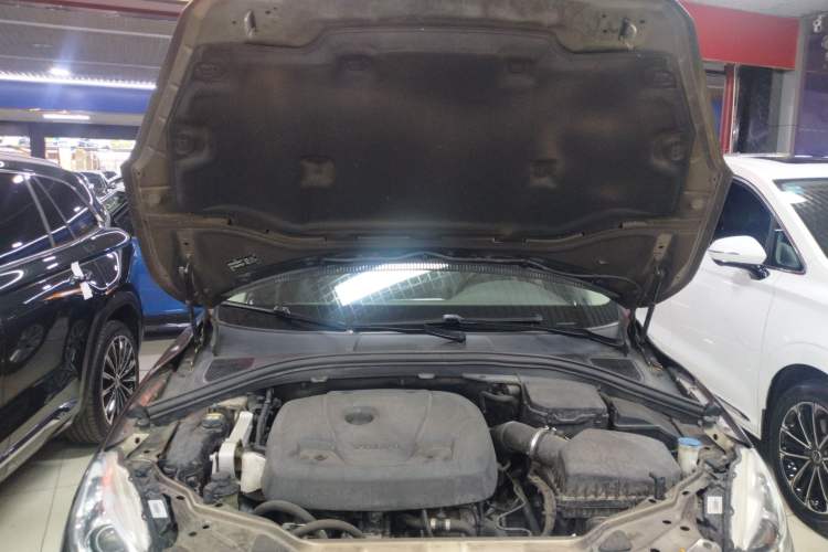 Used Volvo XC60 2017 T5 Smart Upgrade Edition Engine Bay