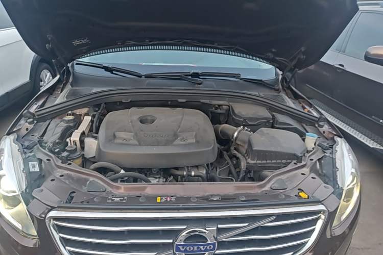 Used Volvo XC60 2017 T5 AWD Smart Upgrade Edition Engine Bay