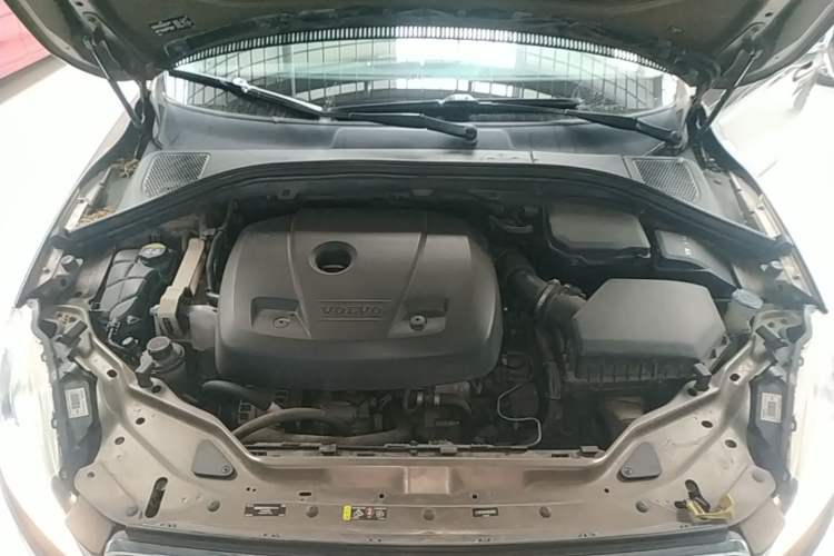Used Volvo XC60 2017 T5 AWD Smart Upgrade Edition Engine Bay