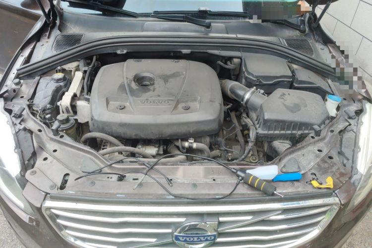 Used Volvo XC60  Engine Bay