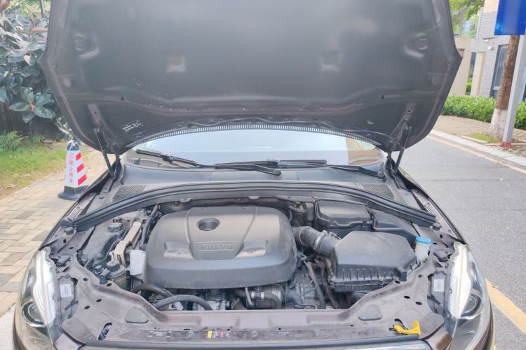 Used Volvo XC60 2017 T5 Smart Upgrade Edition Engine Bay