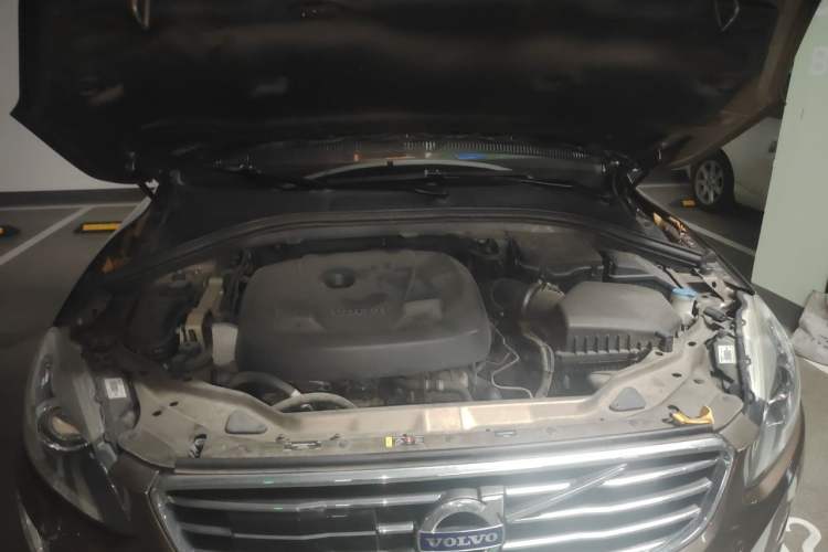 Used Volvo XC60 2017 T5 AWD Smart Upgrade Edition Engine Bay