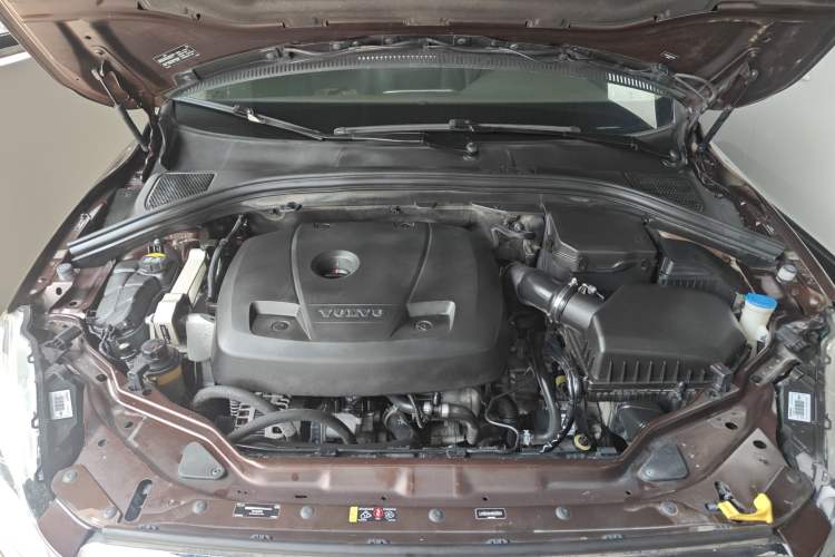 Used Volvo XC60 2017 T5 AWD Smart Upgrade Edition Engine Bay