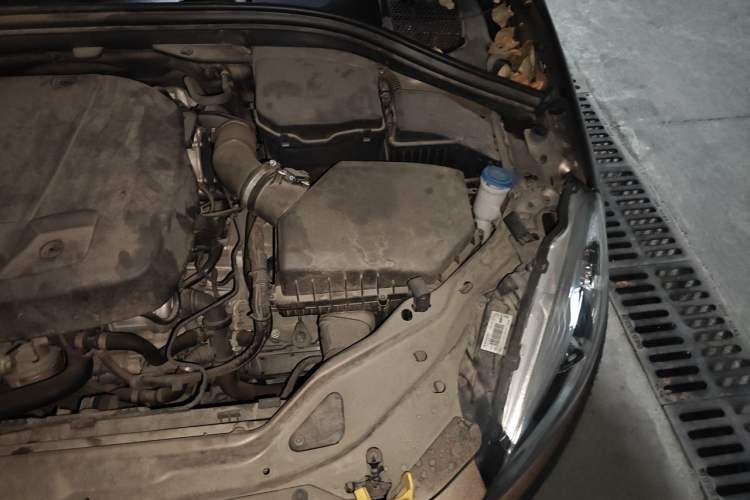 Used Volvo XC60 2017 T5 Smart Upgrade Edition Engine Bay Left