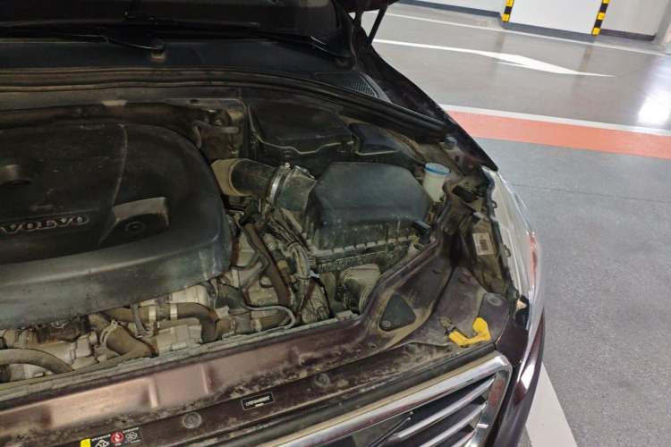 Used Volvo XC60 2017 T5 Smart Upgrade Edition Engine Bay Left