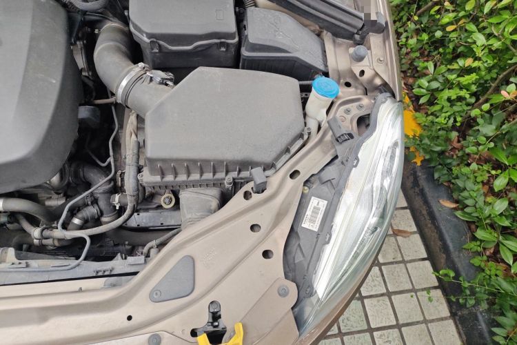 Used Volvo XC60 2017 T5 AWD Smart Upgrade Edition Engine Bay Left