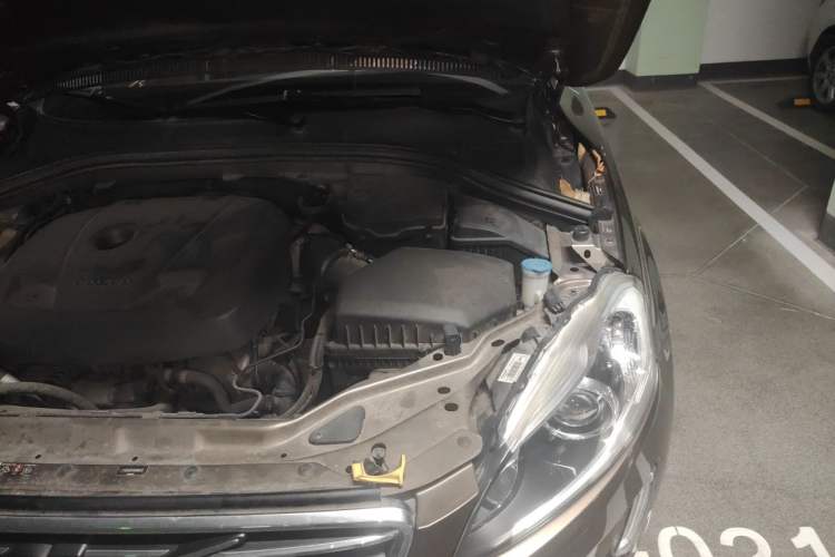 Used Volvo XC60 2017 T5 AWD Smart Upgrade Edition Engine Bay Left