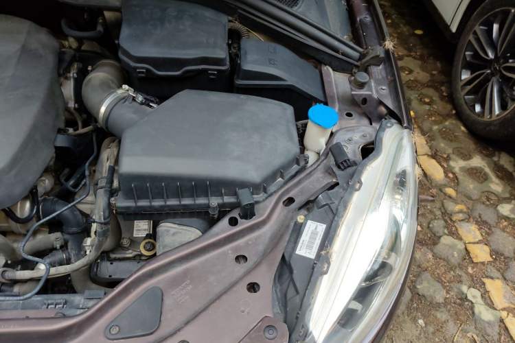 Used Volvo XC60 2017 T5 Smart Upgrade Edition Engine Bay Left