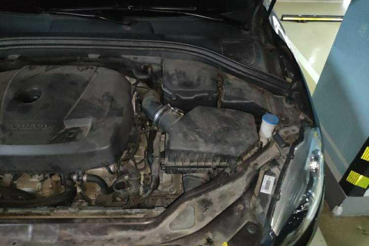 Used Volvo XC60 2017 T5 AWD Smart Upgrade Model Engine Bay Left