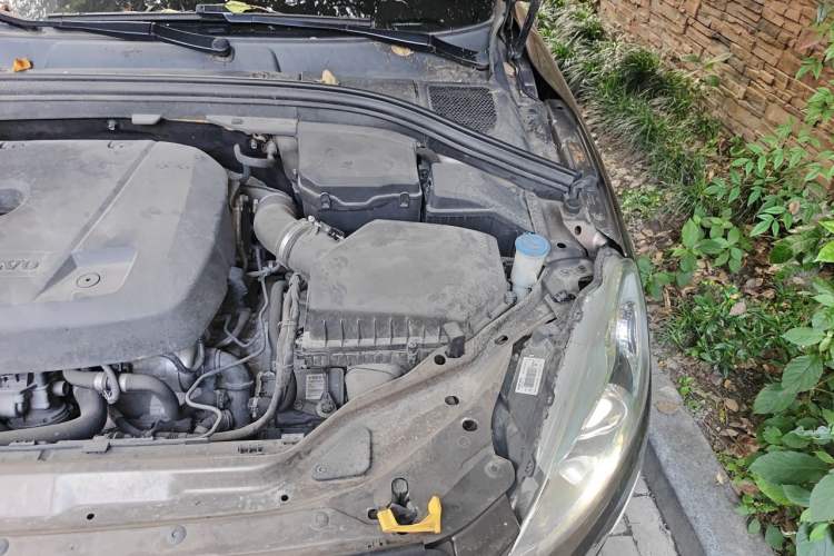 Used Volvo XC60 2017 T5 AWD Smart Upgrade Model Engine Bay Left