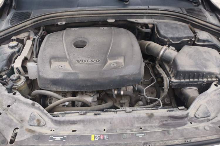 Used Volvo XC60 2017 T5 AWD Smart Upgrade Edition Engine Bay