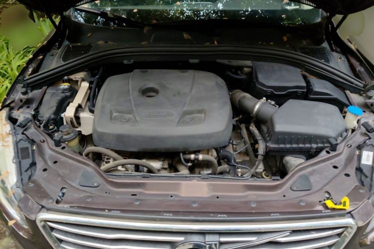 Used Volvo XC60 2017 T5 Smart Upgrade Edition Engine Bay