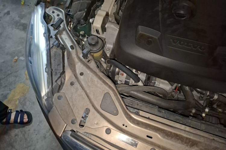 Used Volvo XC60 2017 T5 Smart Upgrade Edition Engine Bay Right