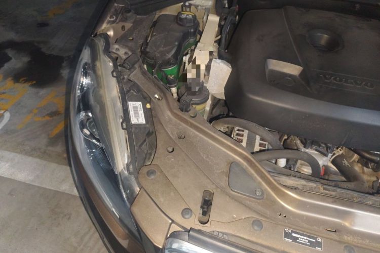 Used Volvo XC60 2017 T5 AWD Smart Upgrade Edition Engine Bay Right
