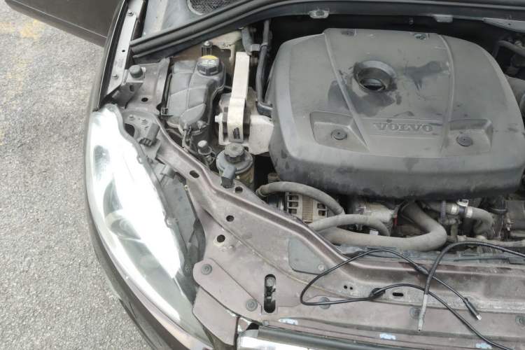 Used Volvo XC60  Engine Bay Right